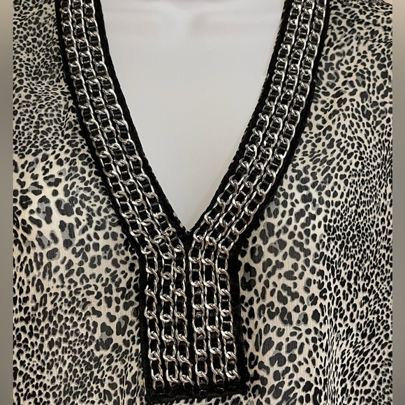 🔥🖤Cache black/white/gray leopard print top size M with chain detail at neck - Picture 2 of 6